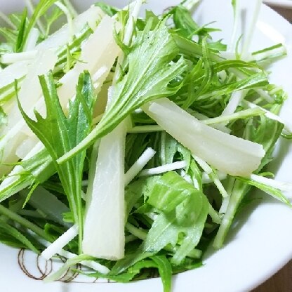 この炒めて味付けした大根だけでも十分おいしかったです！
水菜とであっさりおいしかったです。